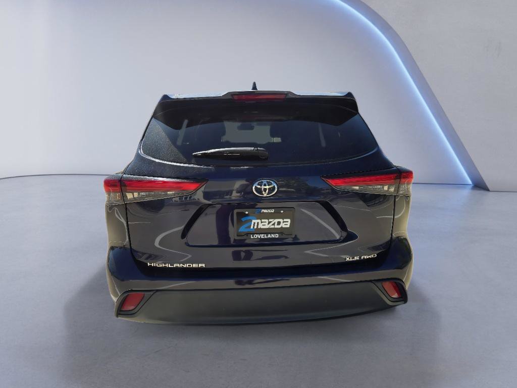 Used 2021 Toyota Highlander XLE AWD/4WD image 4