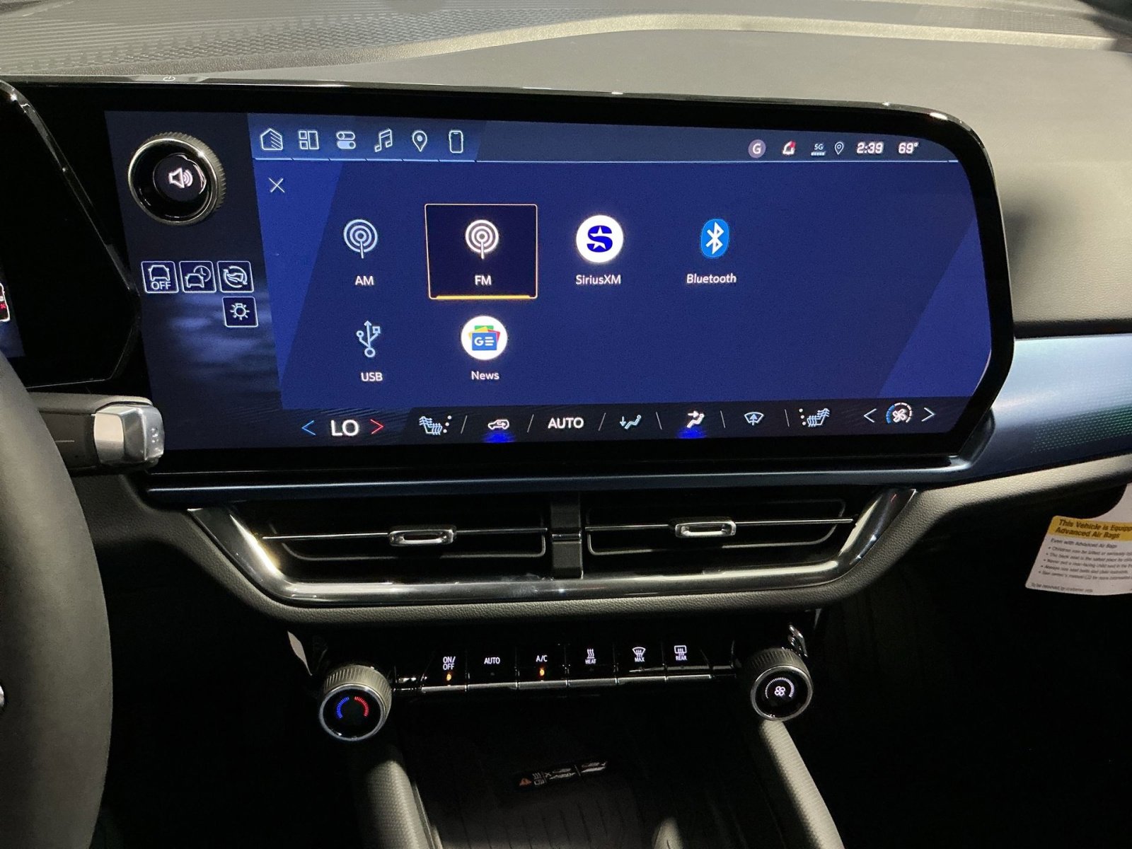 New 2026 Chevrolet Equinox EV LT image 26