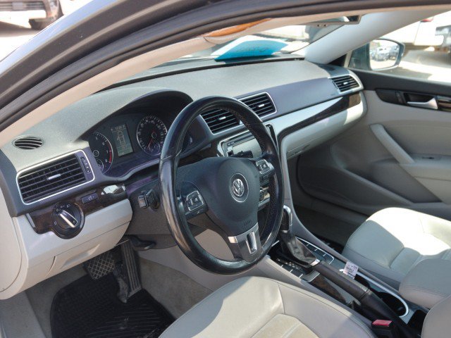 Used 2014 Volkswagen Passat 3.6 SEL Premium FWD image 15