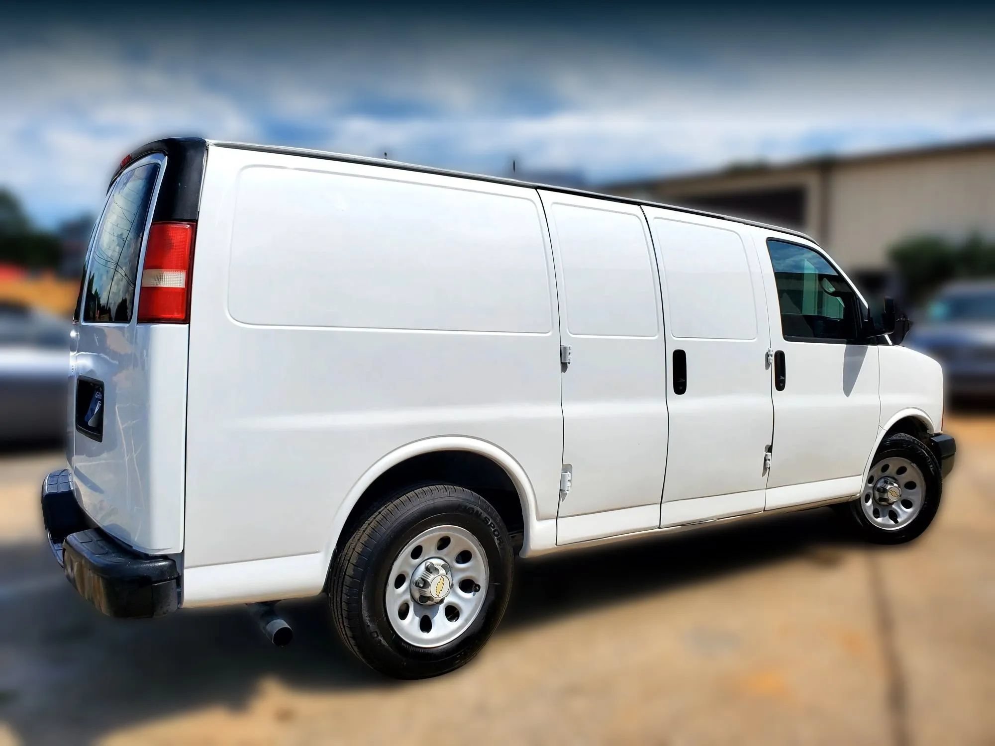 Used 2014 Chevrolet Express 1500 RWD image 14