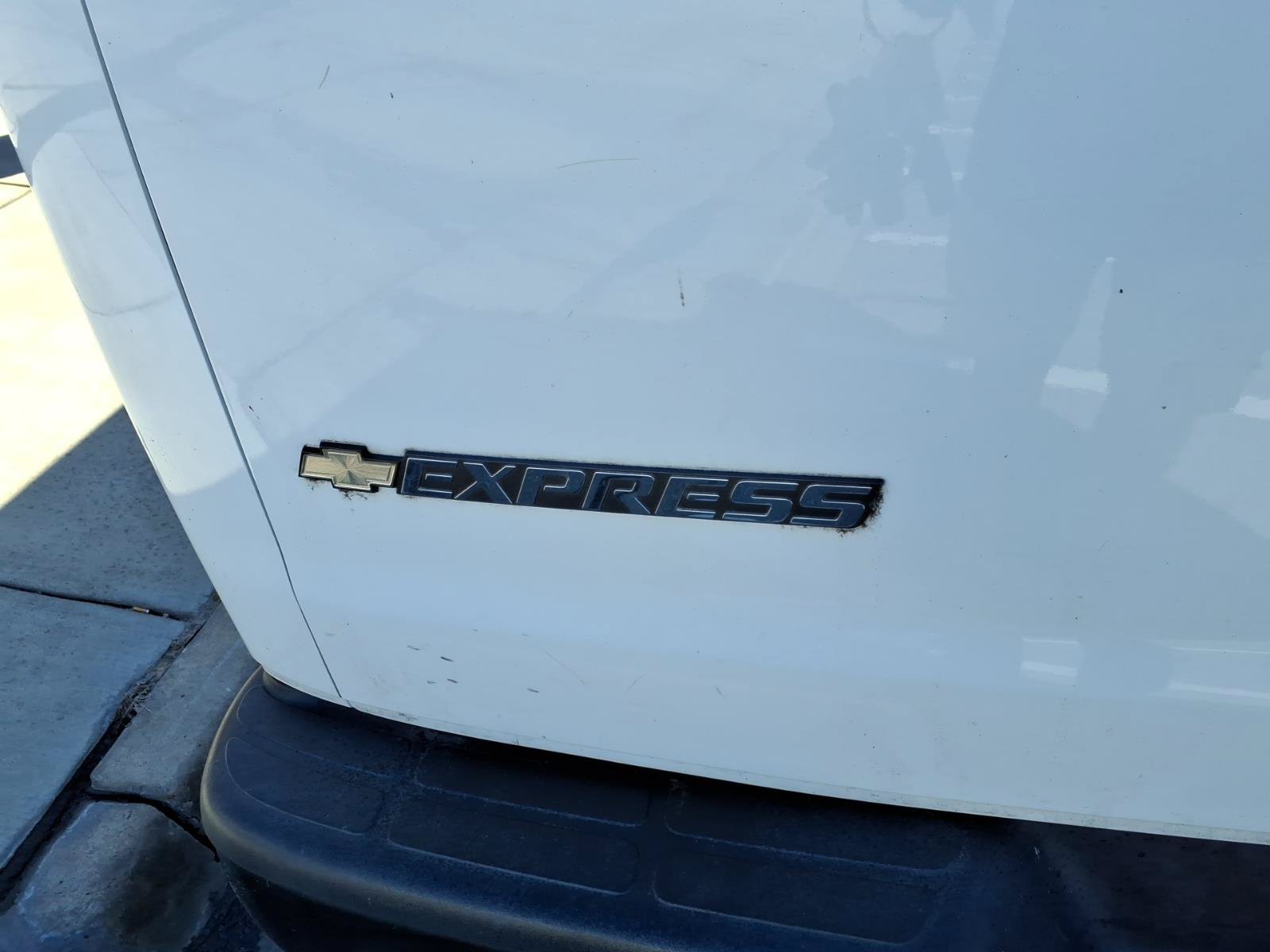 Used 2020 Chevrolet Express 2500 RWD image 5