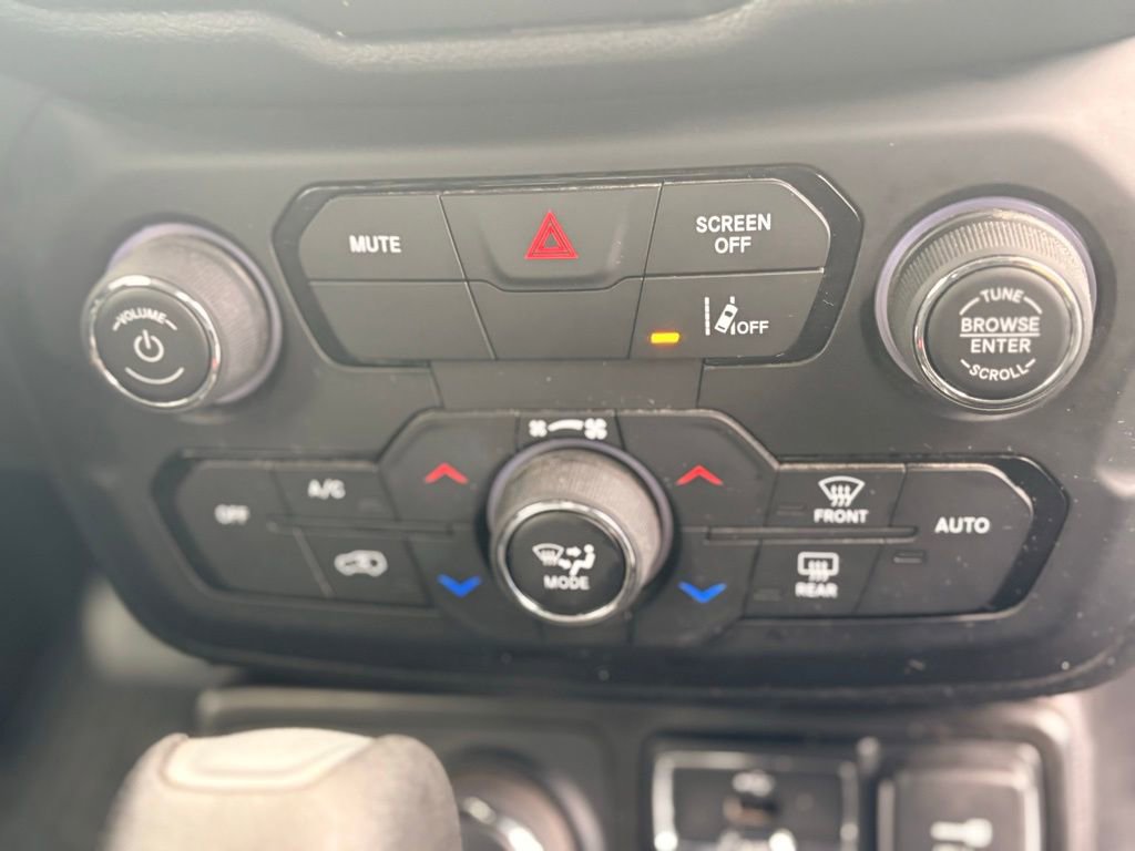 Used 2022 Jeep Renegade Latitude w/ Convenience Group AWD/4WD image 16