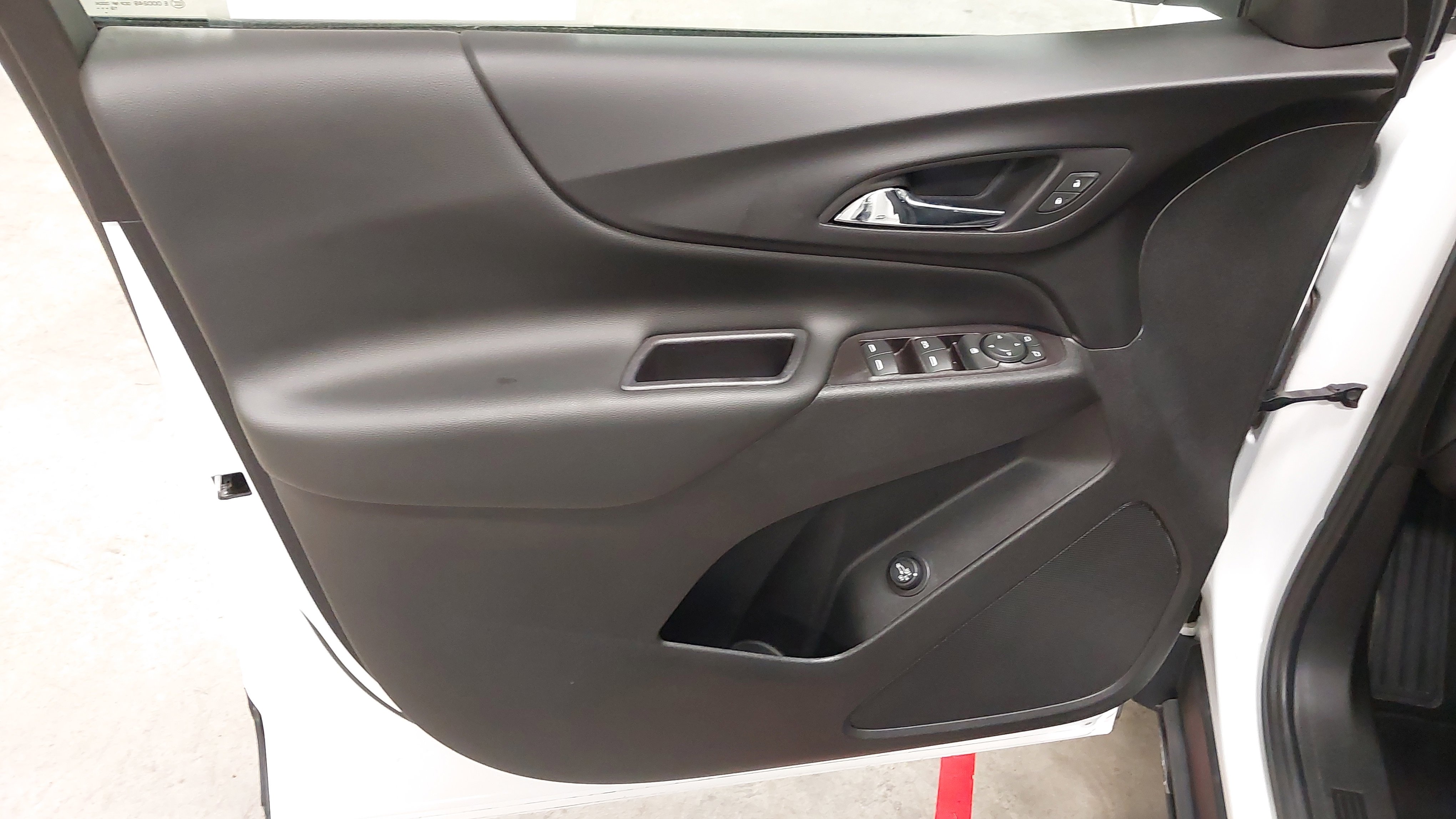 Used 2020 Chevrolet Equinox LT image 24