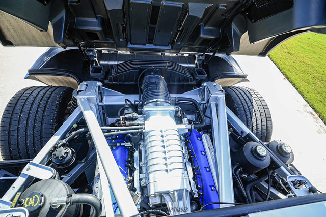 Used 2005 Ford GT RWD image 16