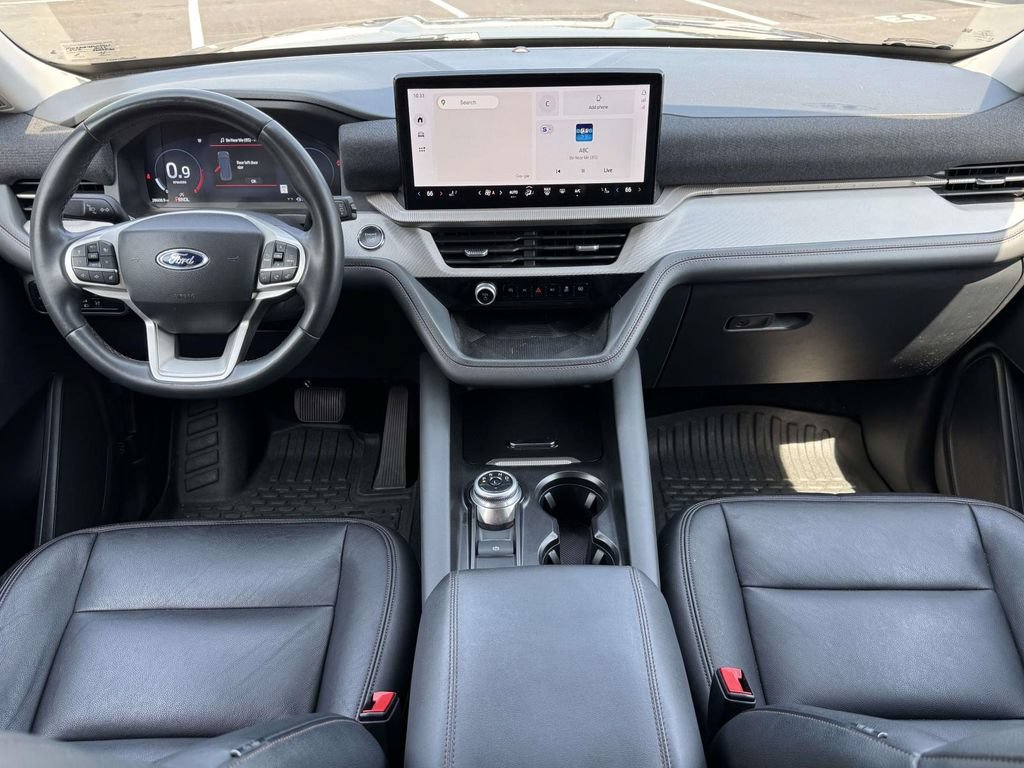 Used 2025 Ford Explorer Active RWD image 2