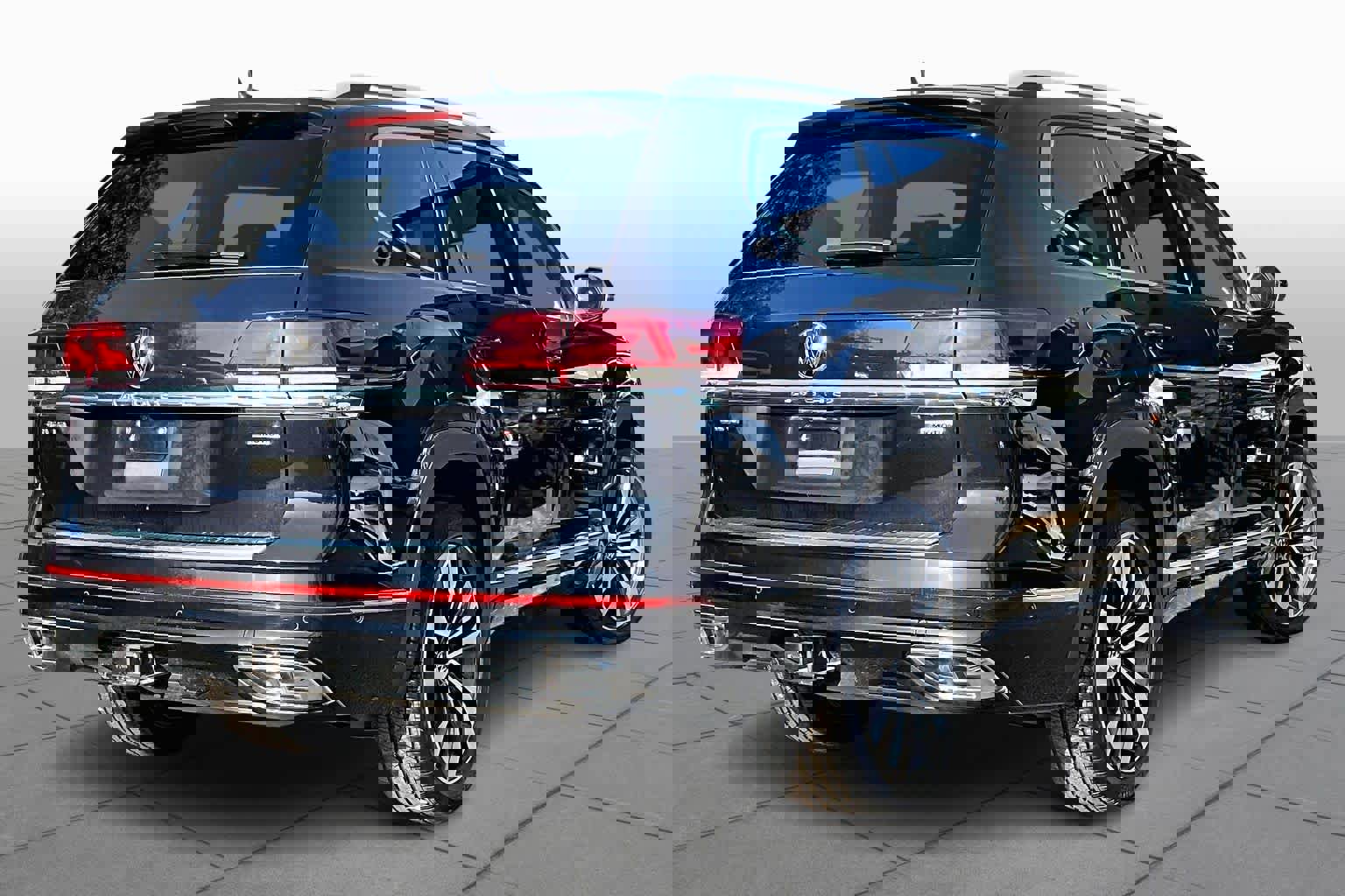 Used 2021 Volkswagen Atlas SEL Premium image 13