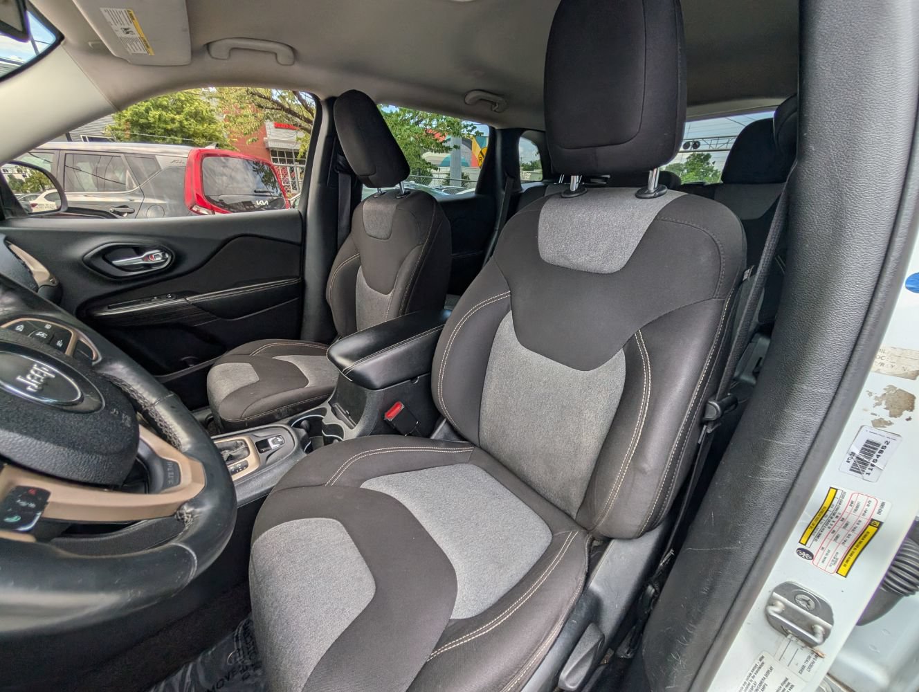 Used 2014 Jeep Cherokee Latitude FWD image 16