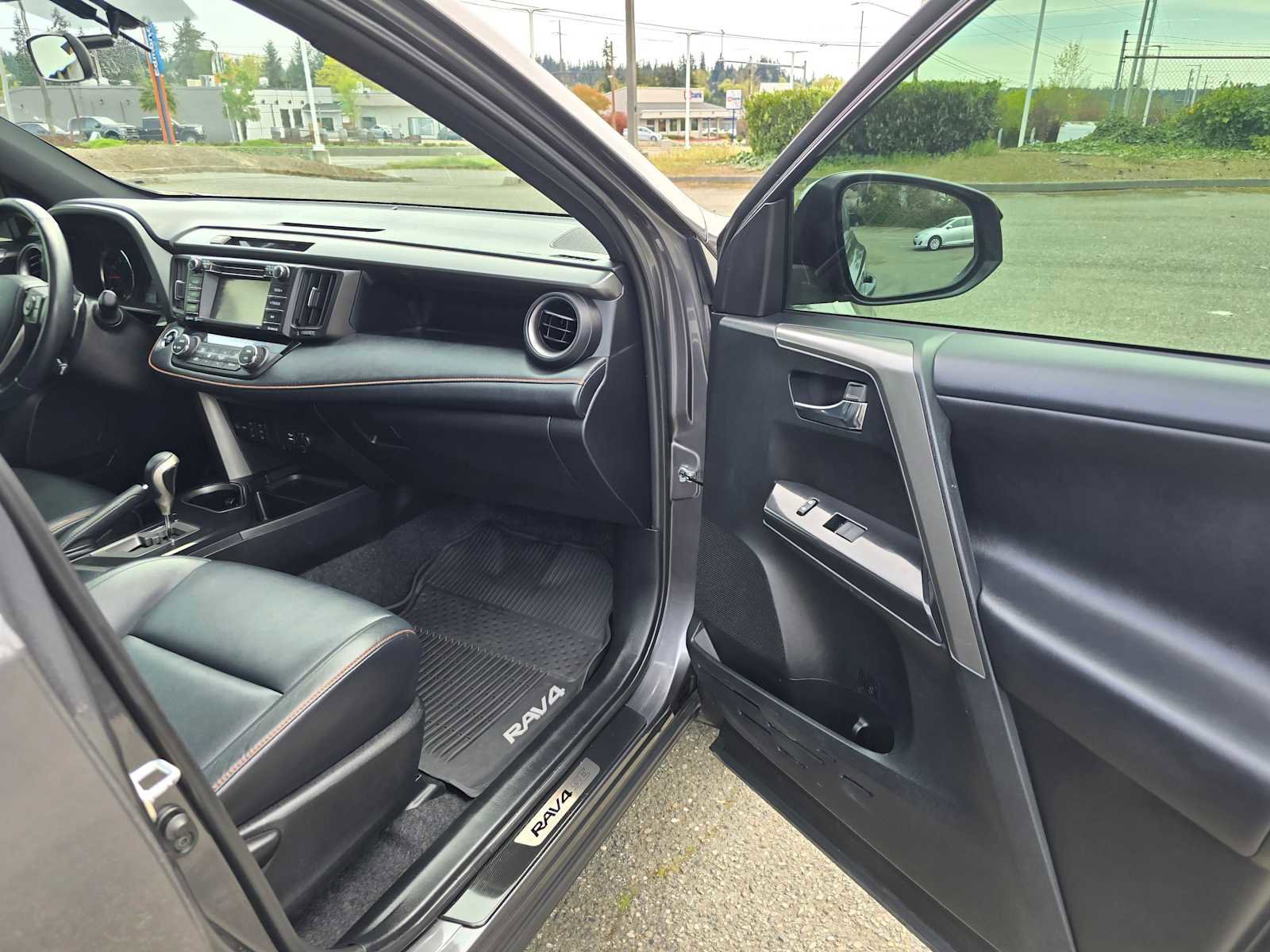 Used 2016 Toyota RAV4 SE w/ Cargo Management Package AWD/4WD image 10