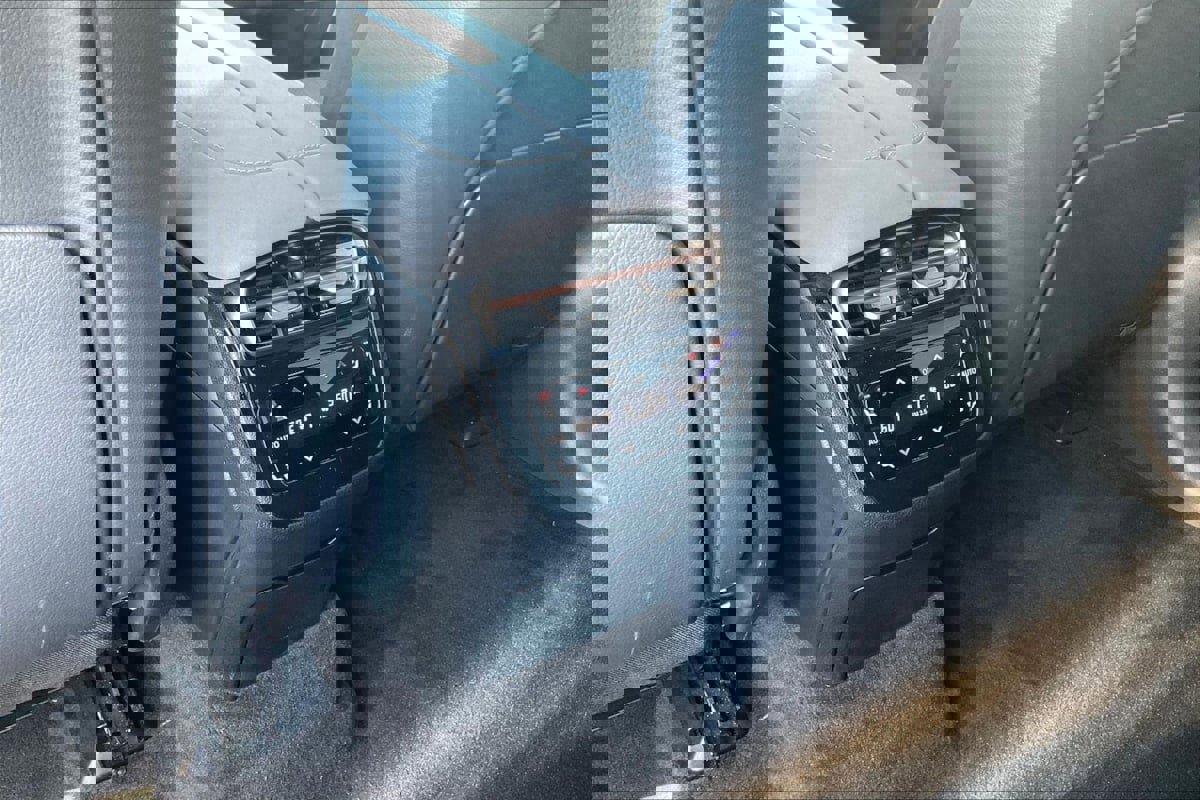 Used 2023 Mercedes-Benz EQS 450+ SUV w/ Exclusive Trim Package image 27