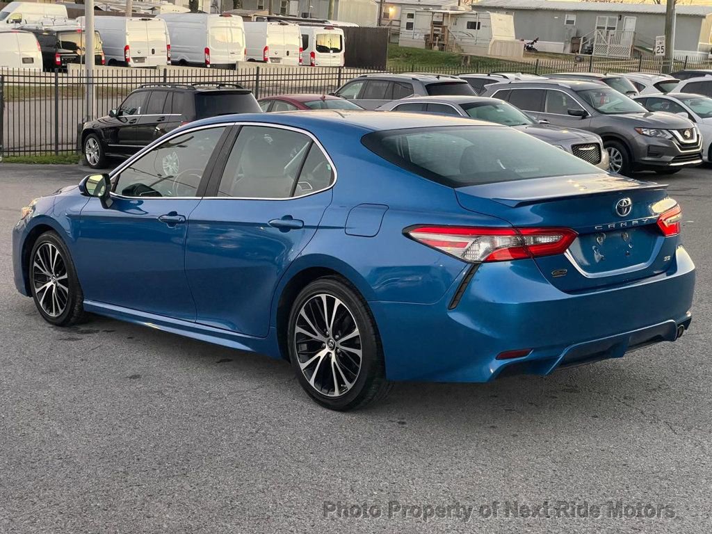 Used 2018 Toyota Camry SE image 5