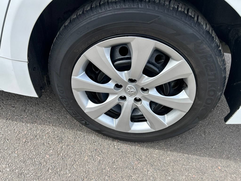 Used 2025 Toyota Corolla LE FWD image 31