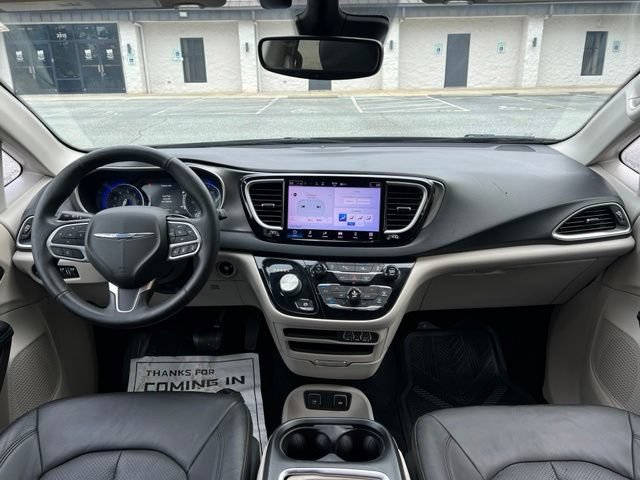 Used 2021 Chrysler Pacifica Touring-L FWD image 25