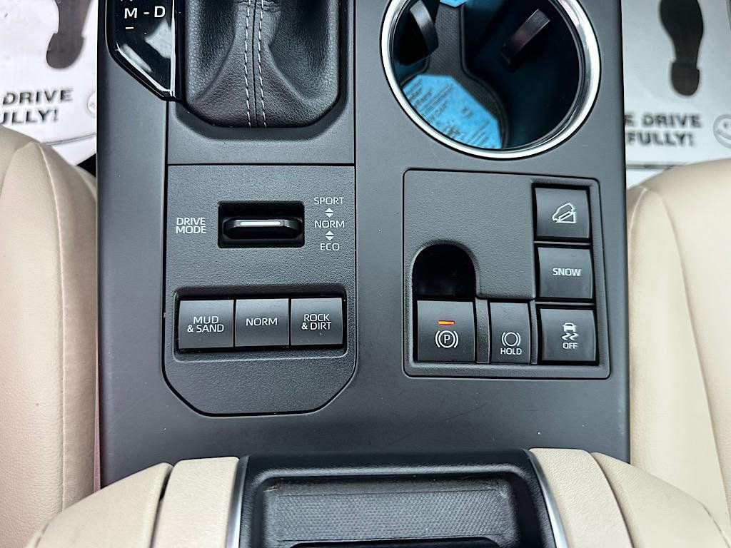 Certified 2024 Toyota Highlander XLE image 28