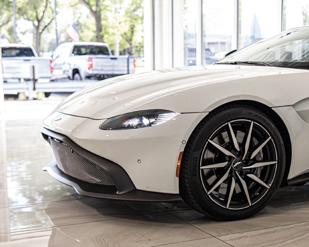 Used 2019 Aston Martin V8 Vantage Coupe RWD image 4