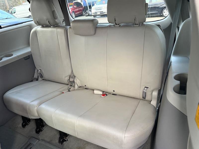 Used 2011 Toyota Sienna XLE AWD/4WD image 13