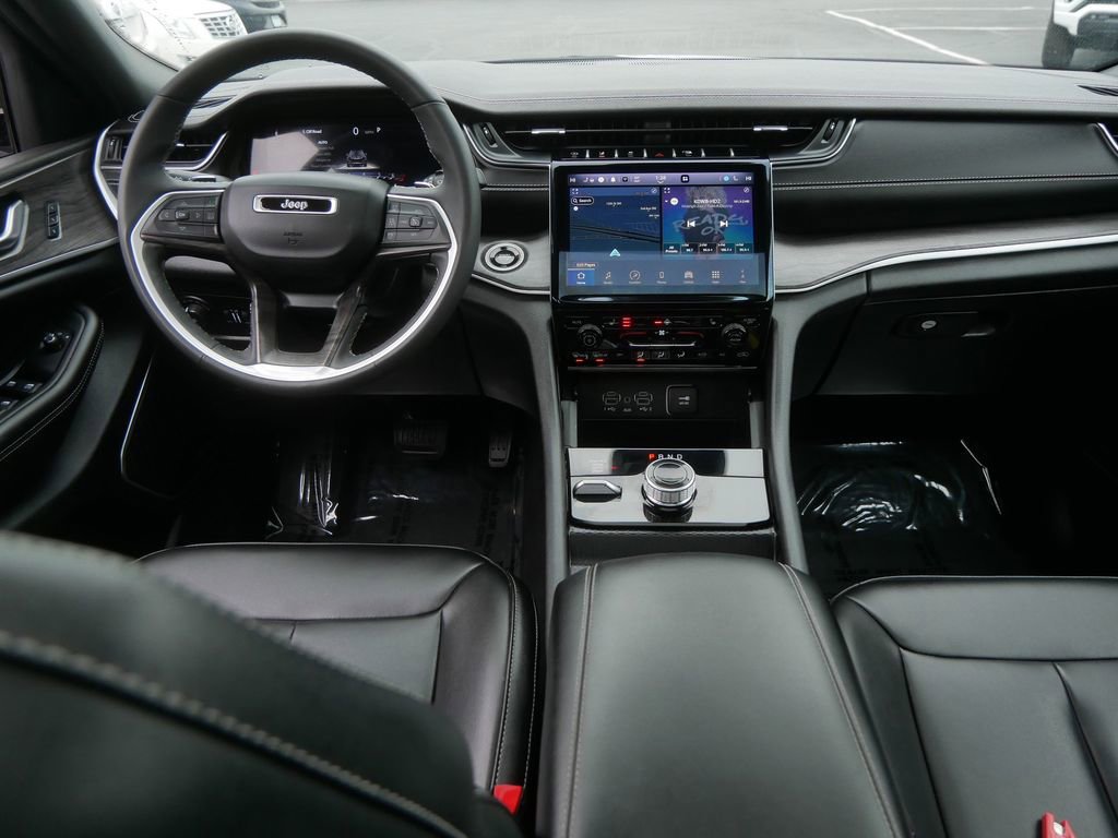 Used 2024 Jeep Grand Cherokee Limited AWD/4WD image 23