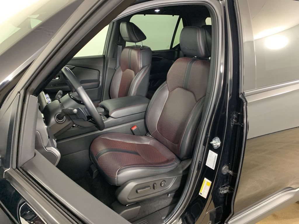 Used 2025 Honda Pilot Black Edition image 31