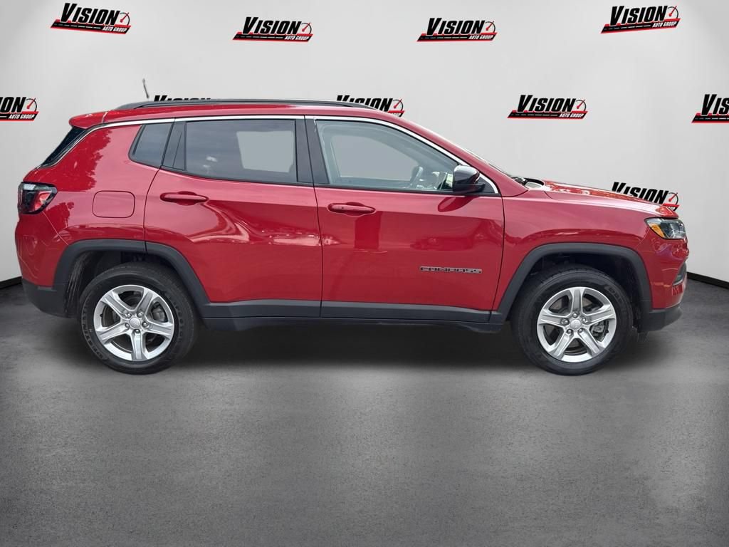 Used 2023 Jeep Compass Latitude w/ Convenience Group AWD/4WD image 4