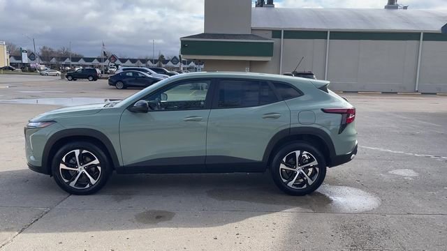 Used 2024 Chevrolet Trax RS w/ Sunroof Package image 5