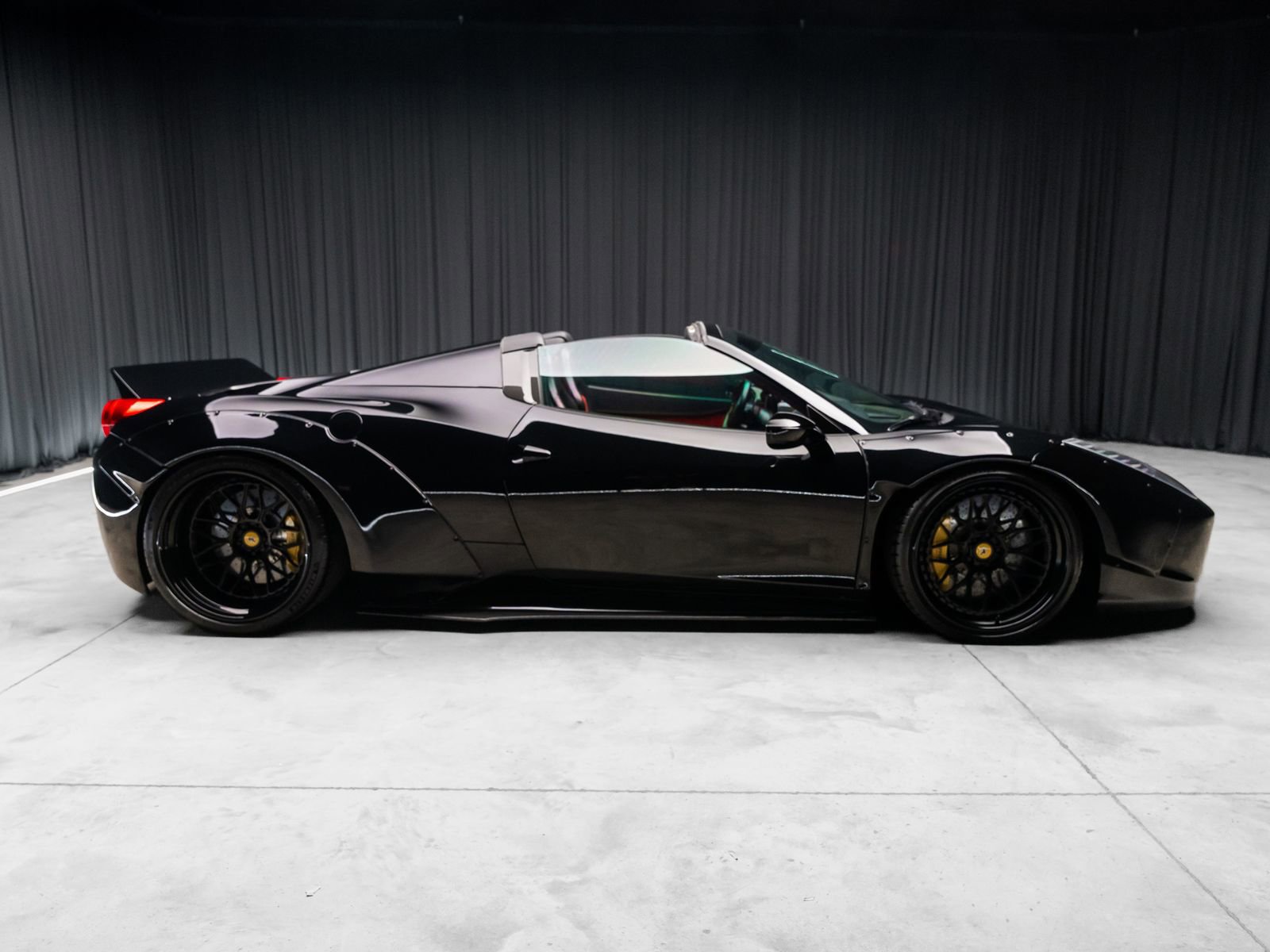 Used 2013 Ferrari 458 Spider RWD image 18