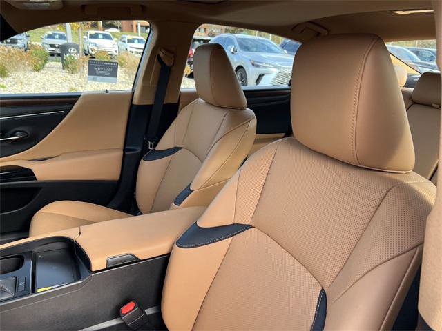 Certified 2025 Lexus ES 350 w/ Premium Package image 9