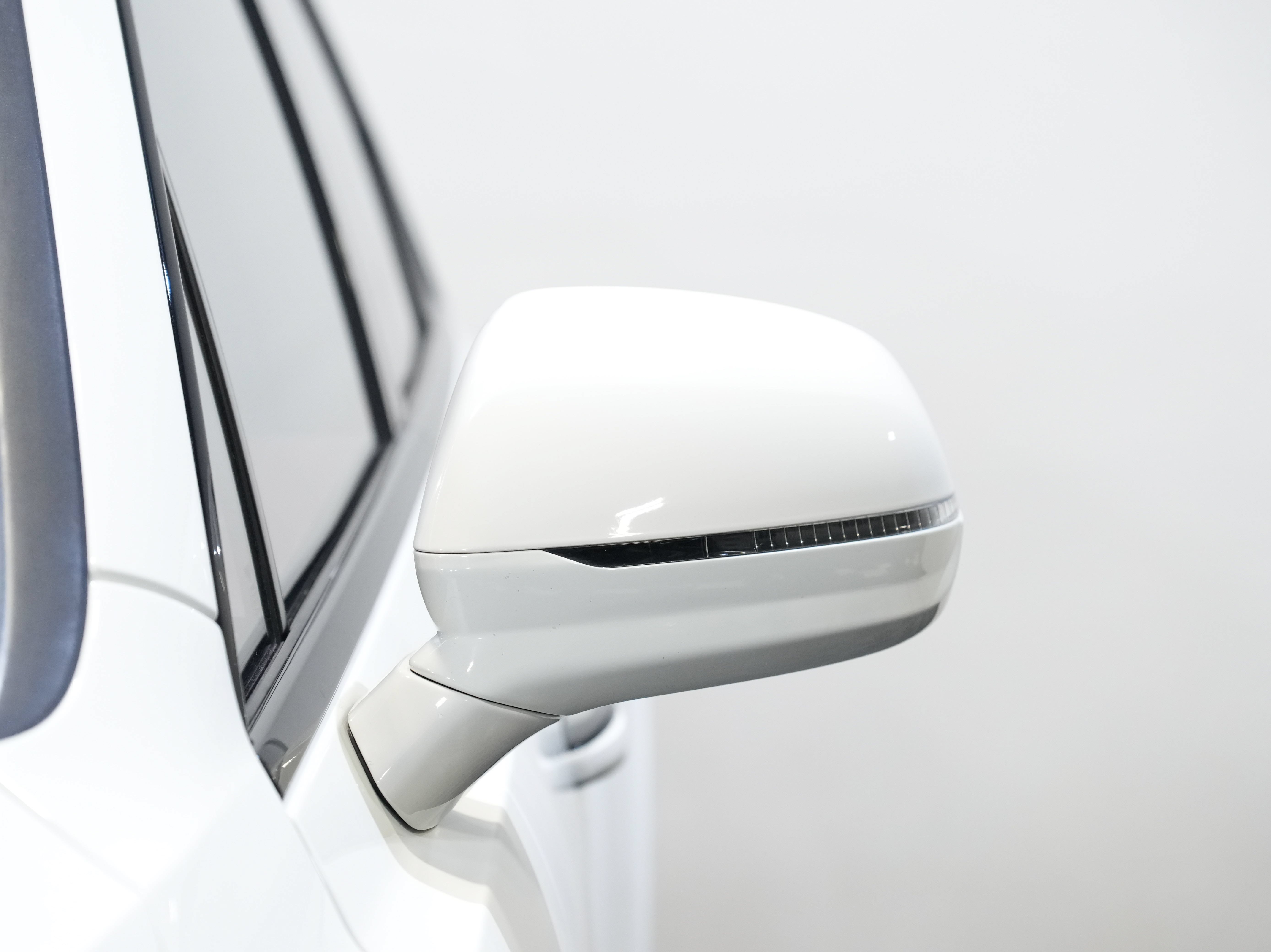 Used 2018 Bentley Bentayga AWD/4WD image 12