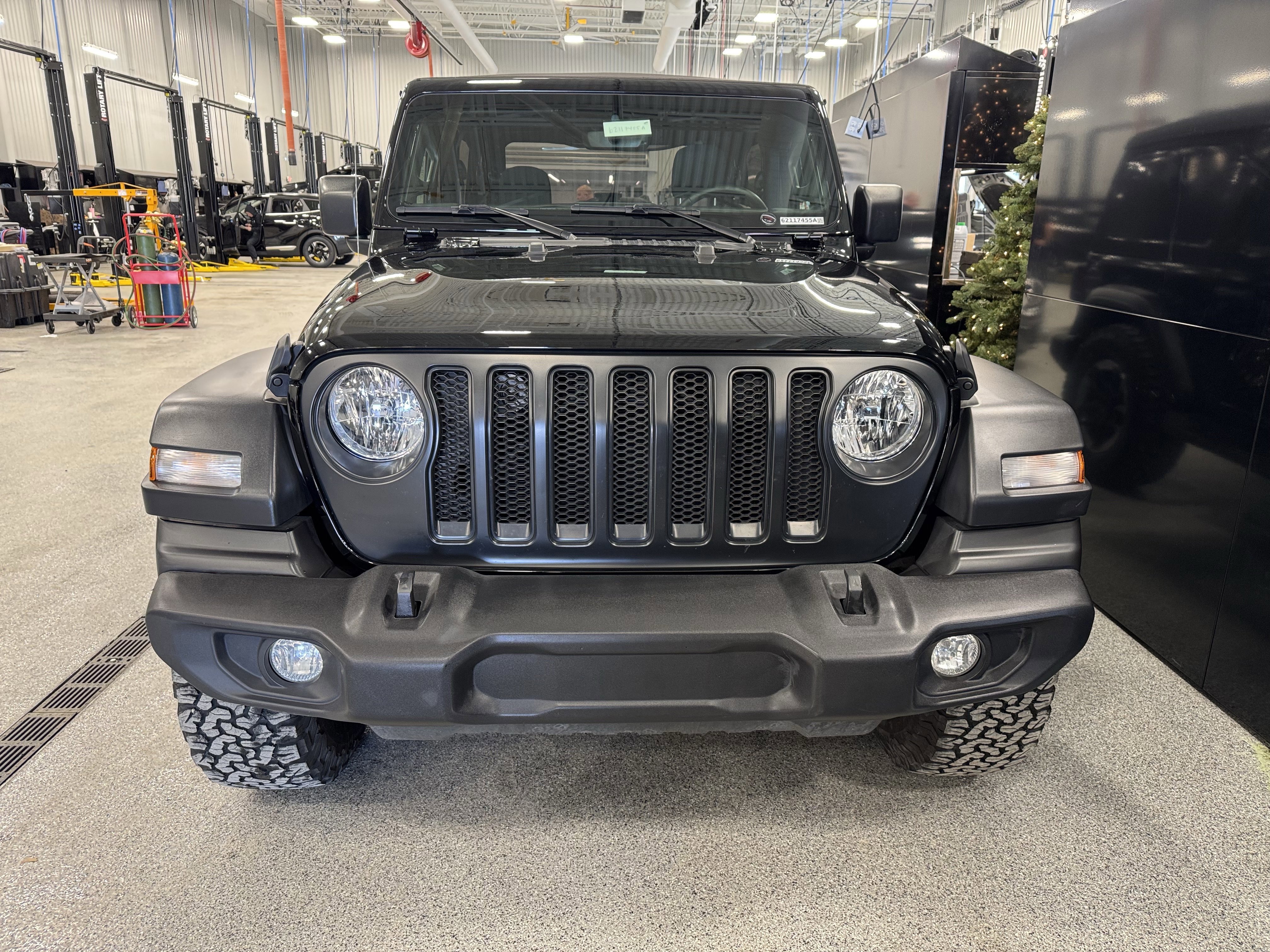 Used 2023 Jeep Wrangler Sport image 31