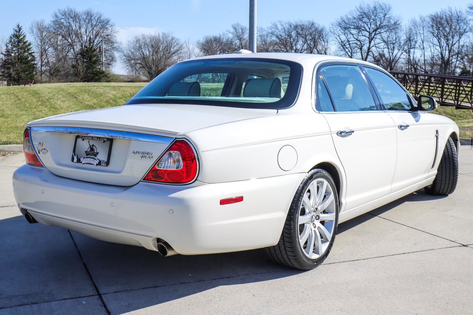 Used 2008 Jaguar XJ8 L image 13