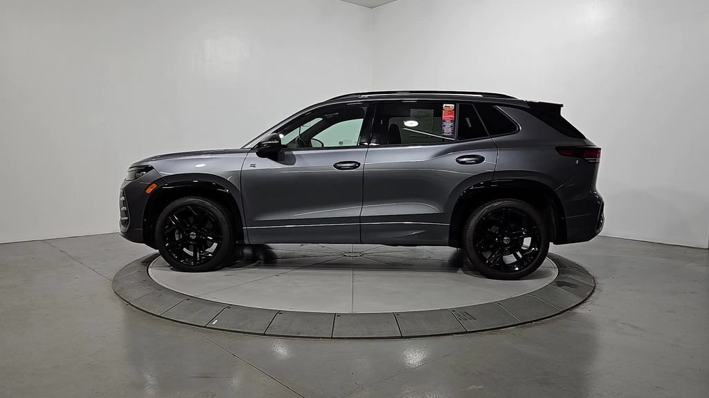 Certified 2025 Volkswagen Tiguan SE R-Line AWD/4WD image 2