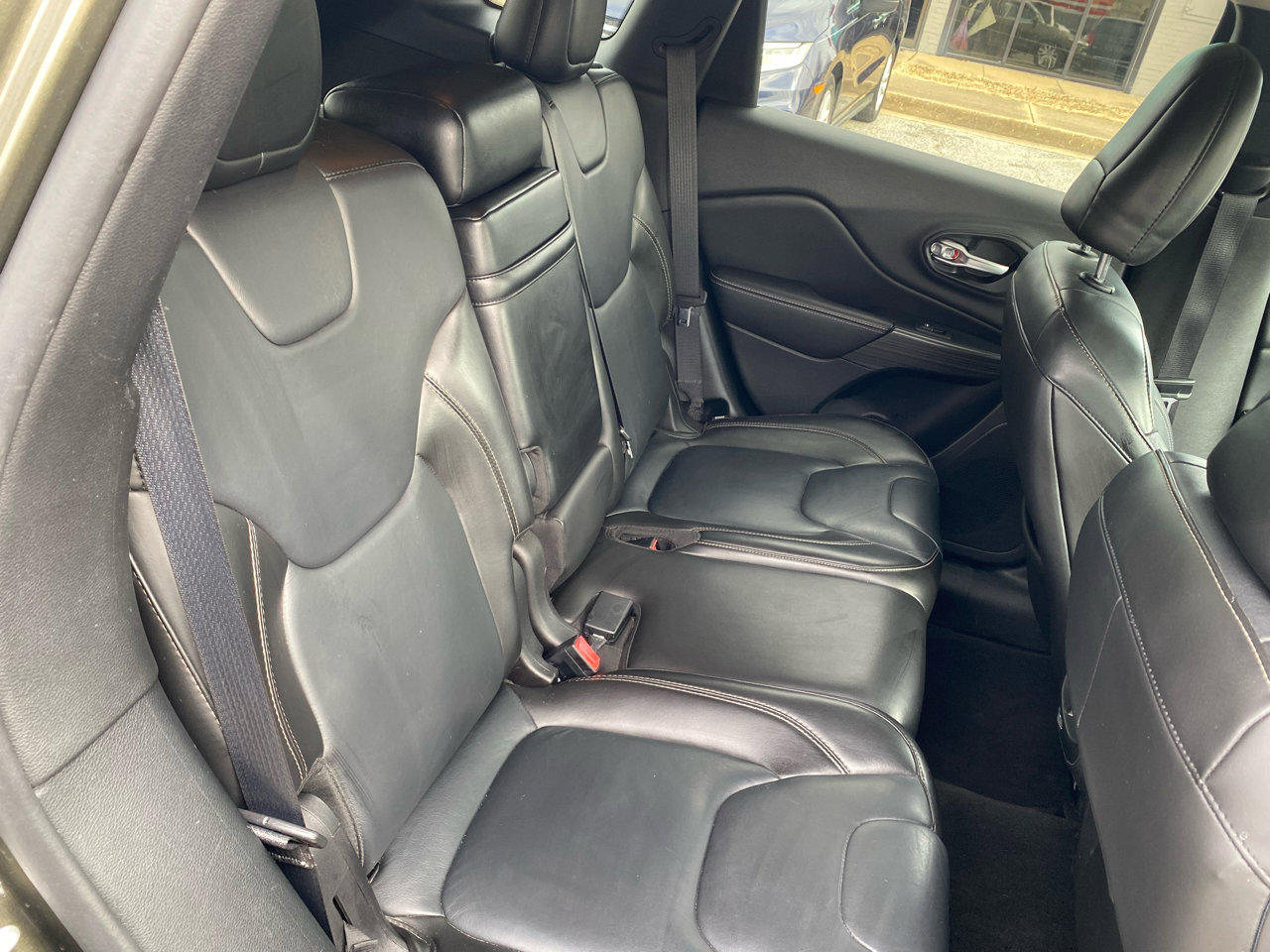 Used 2015 Jeep Cherokee Limited image 14