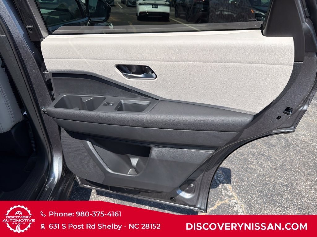New 2026 Nissan Pathfinder SL FWD image 33