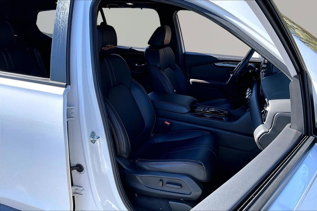 Certified 2025 Honda Pilot TrailSport image 21