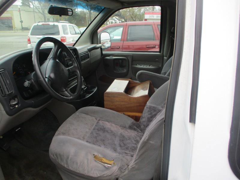 Used 2000 Chevrolet Express 1500 RWD image 11