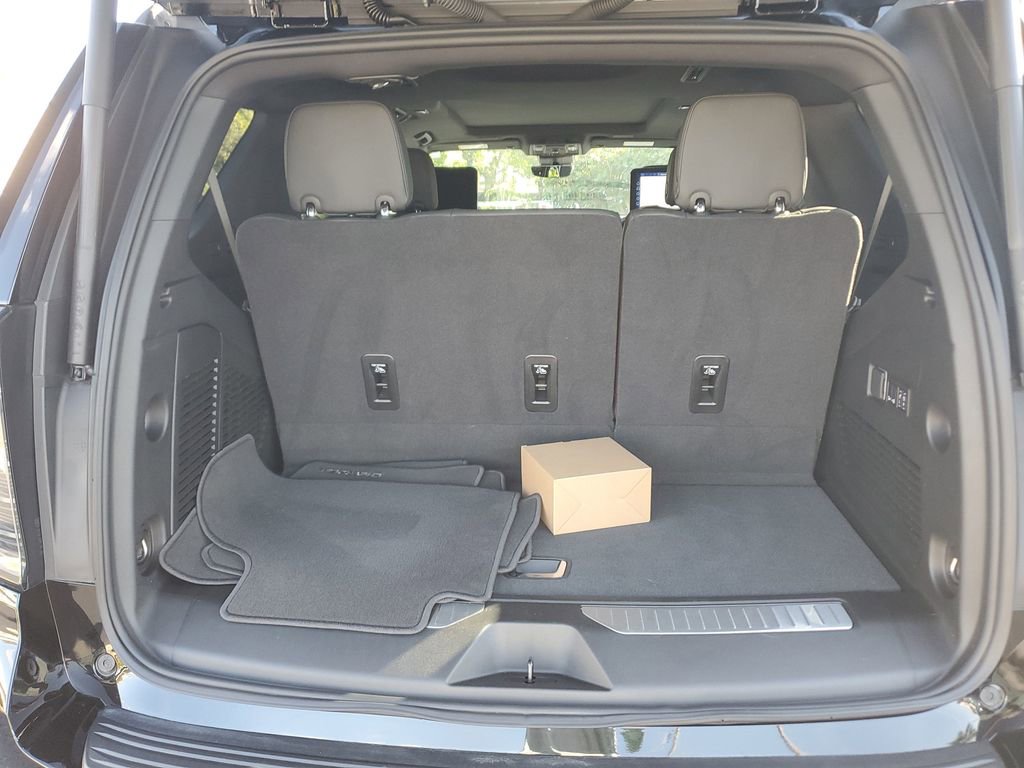 Used 2025 Chevrolet Tahoe High Country image 25