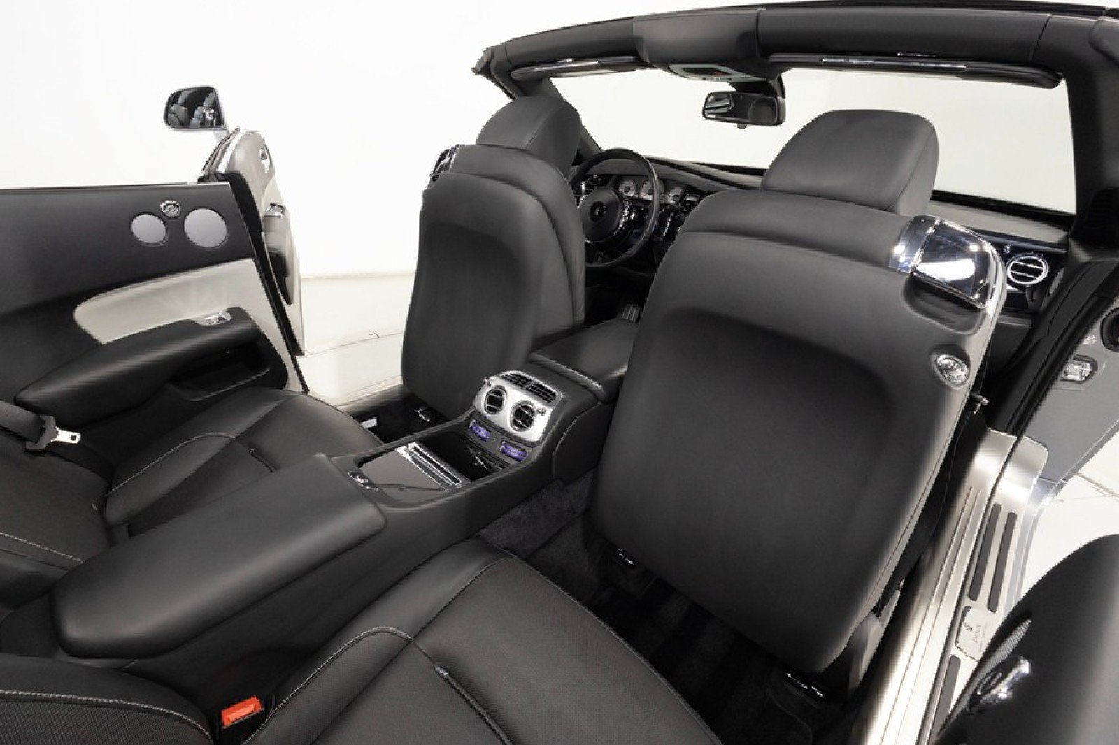 Used 2019 Rolls-Royce Dawn RWD image 63