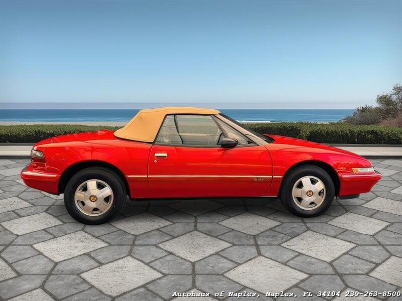 Used 1990 Buick Reatta Convertible FWD image 11