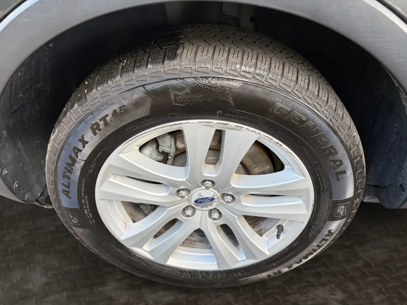 Used 2019 Ford Explorer XLT w/ Equipment Group 201A AWD/4WD image 38
