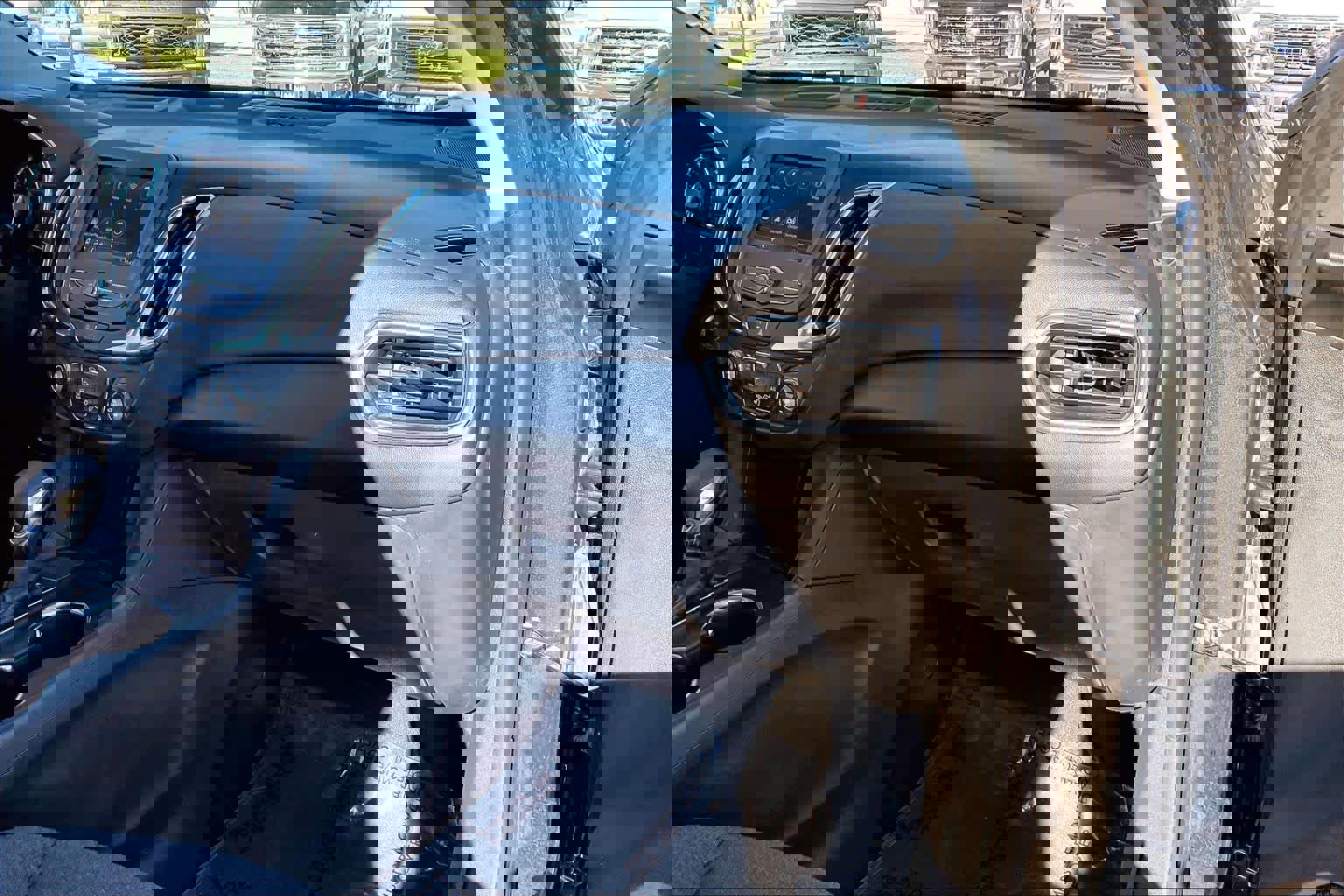 Used 2023 Chevrolet Equinox LT image 34