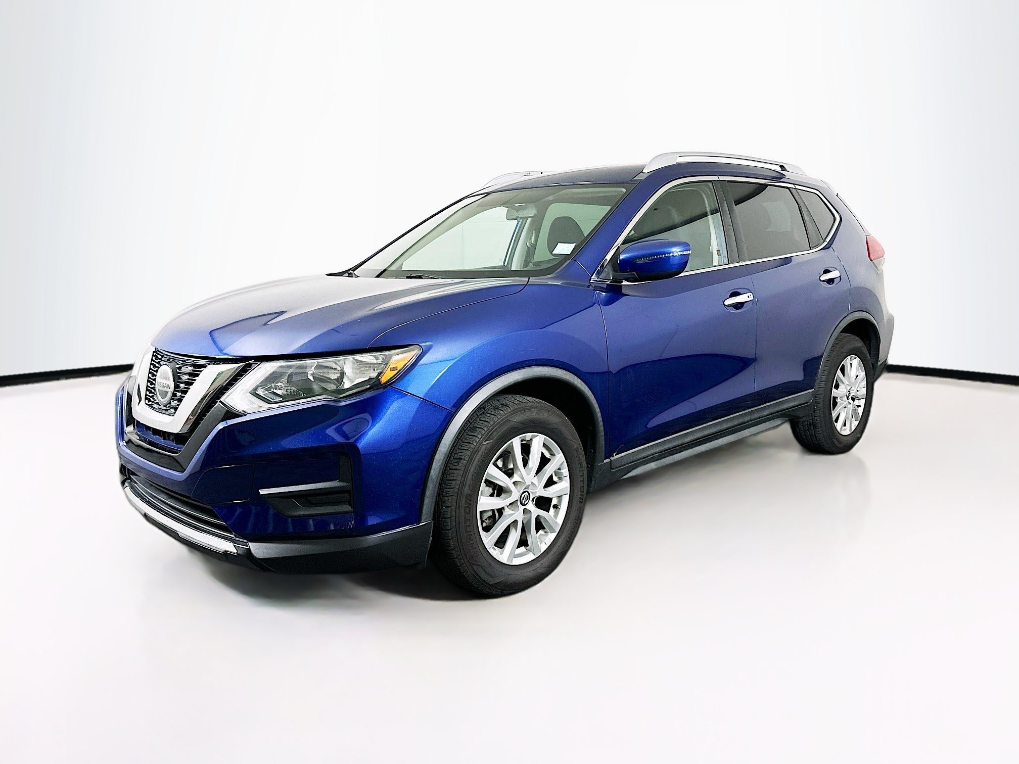 Used 2018 Nissan Rogue SV FWD image 3