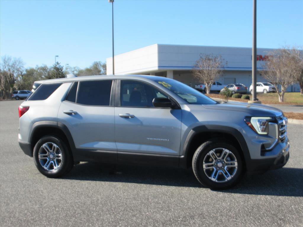 Used 2025 GMC Terrain Elevation image 2
