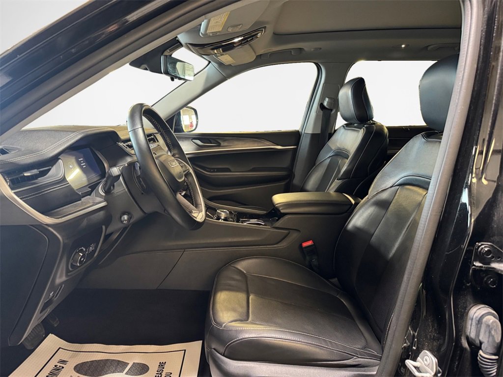 Used 2022 Jeep Grand Cherokee L Limited w/ Luxury Tech Group II image 12