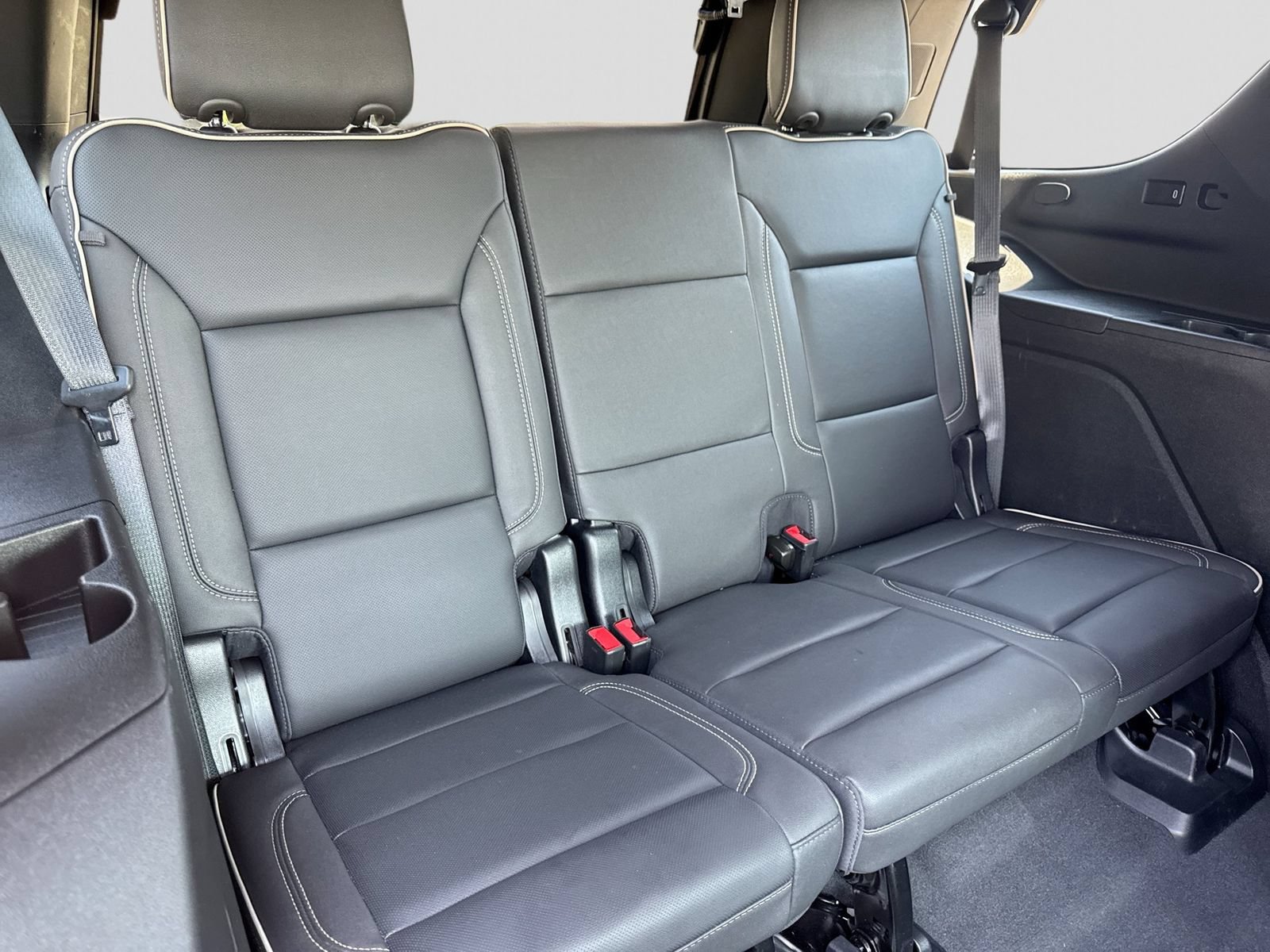Used 2023 GMC Yukon SLT AWD/4WD image 28