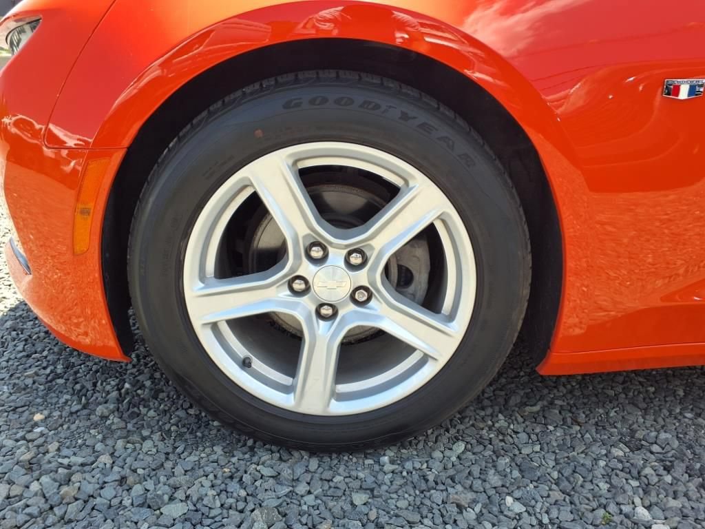 Used 2021 Chevrolet Camaro LT RWD image 7