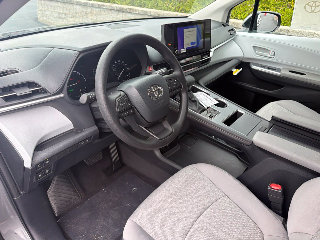 New 2026 Toyota Sienna LE FWD image 12