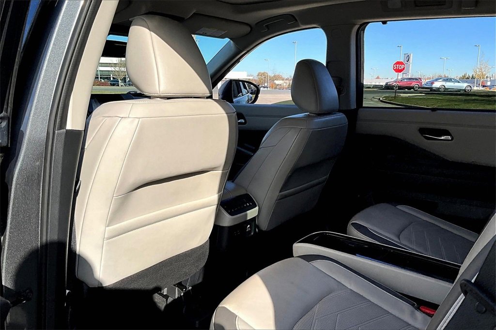 Used 2022 Nissan Pathfinder Platinum w/ Cargo Package image 33