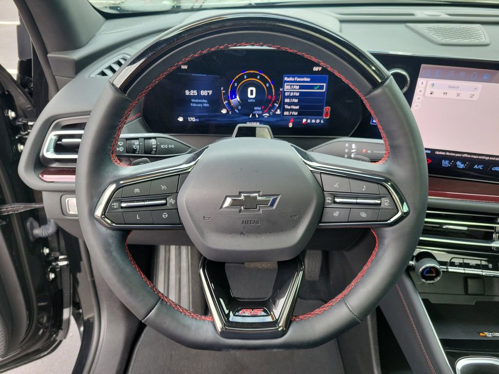 Used 2024 Chevrolet Traverse RS image 32