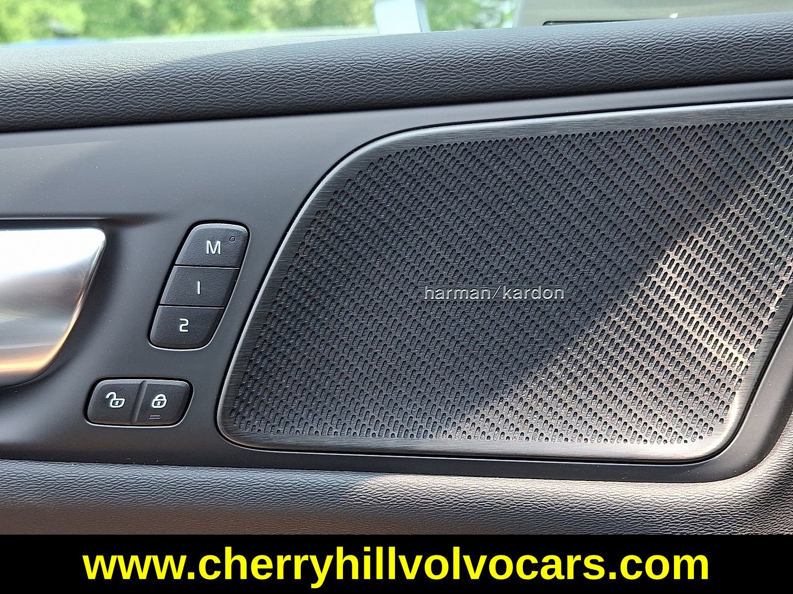 New 2025 Volvo V60 B5 Cross Country Ultra w/ Protection Package Premier image 26