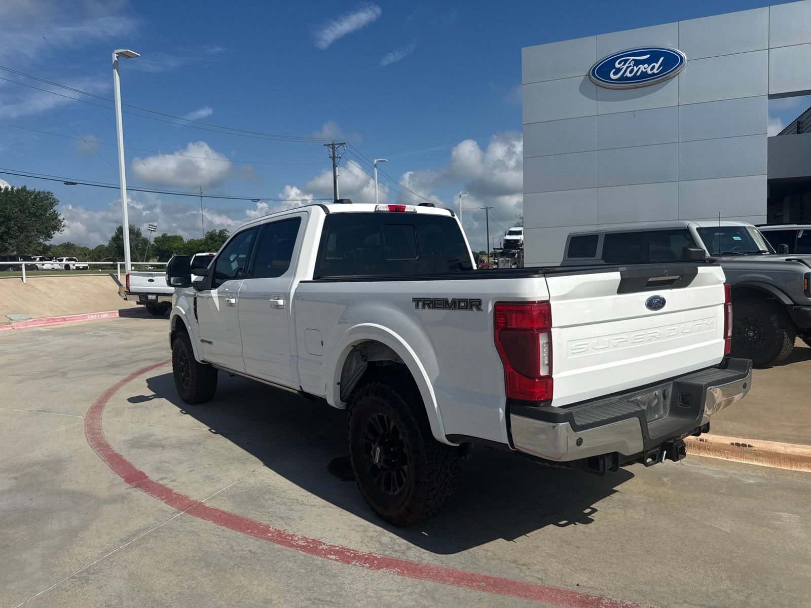 Used 2022 Ford F250 Lariat w/ Tremor Off-Road Package AWD/4WD image 9