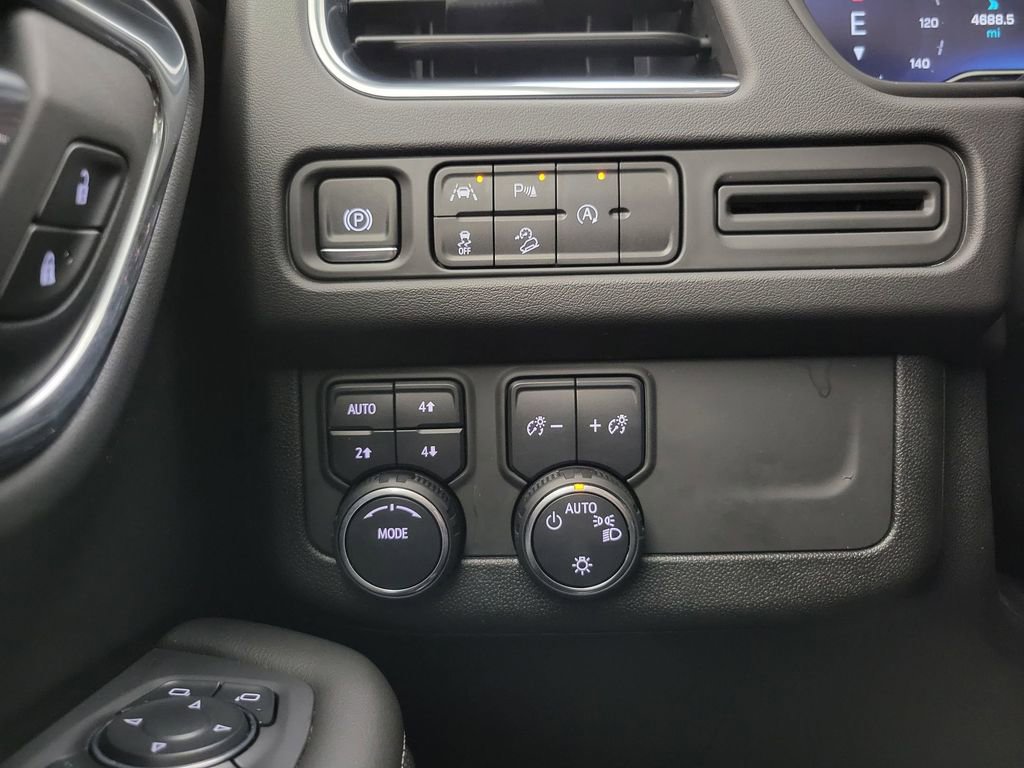 Used 2024 Chevrolet Tahoe Premier AWD/4WD image 17