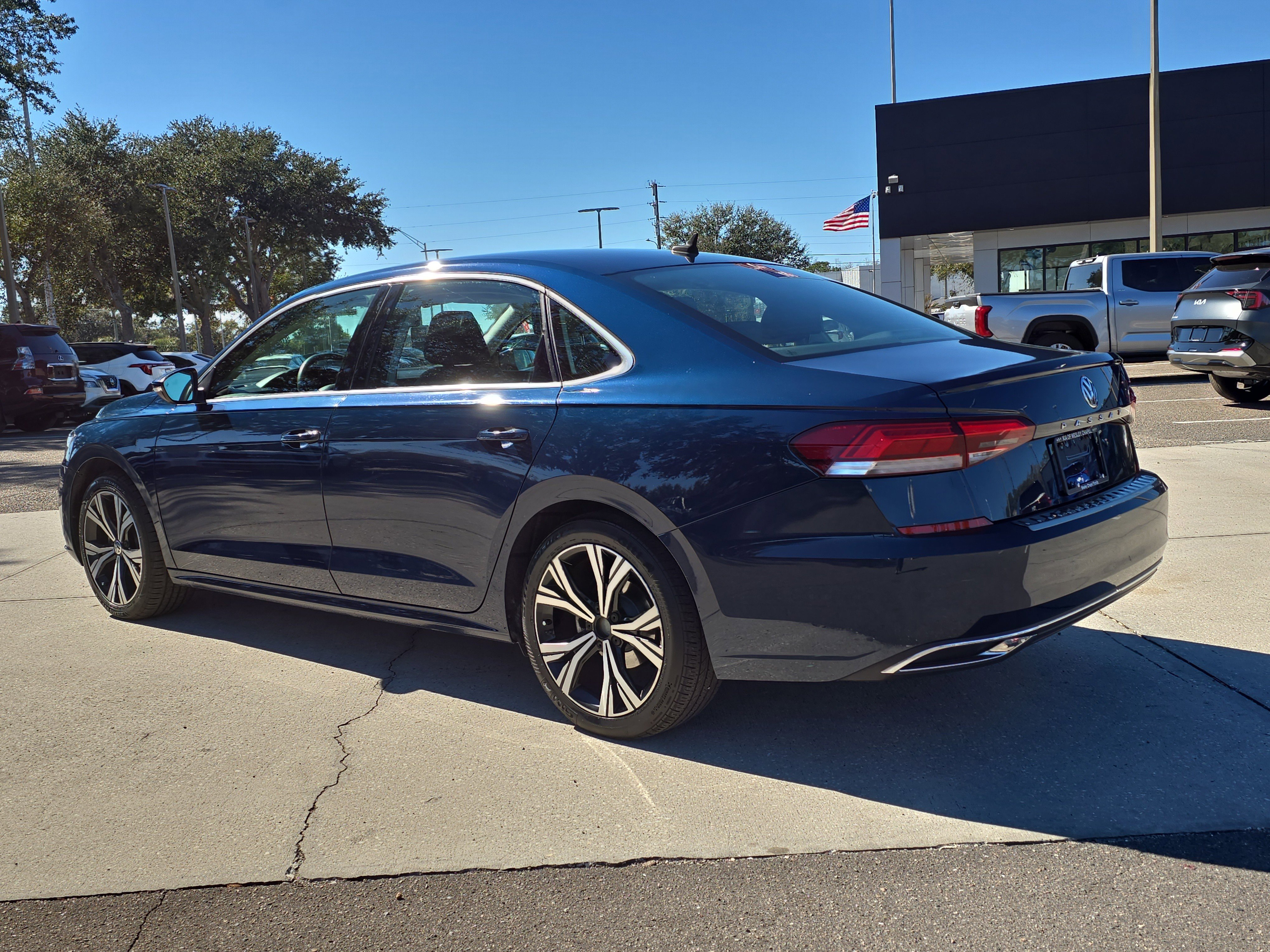 Used 2022 Volkswagen Passat 2.0T SE image 6